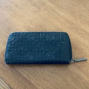 Tory Burch Zip-around wallet